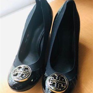 NWT Tory Burch Elastic Patent Leather Wedge  5.5